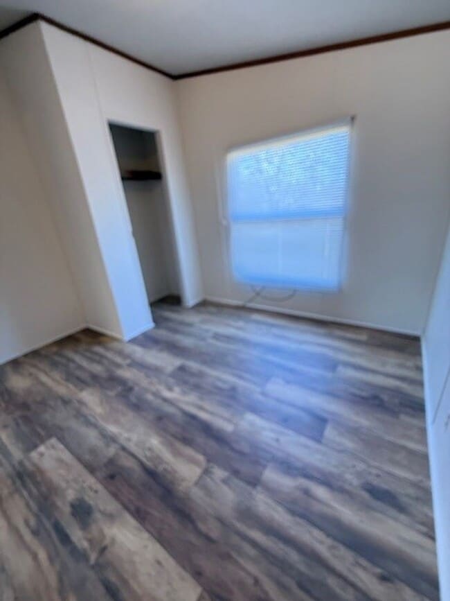 Building Photo - Rossview School