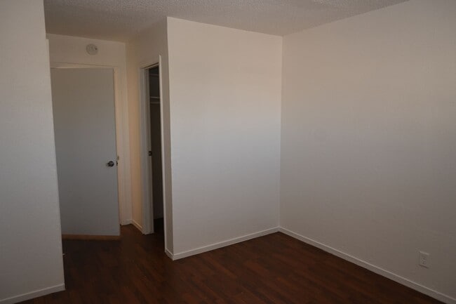 Building Photo - 2301 Stewart Ave #C C