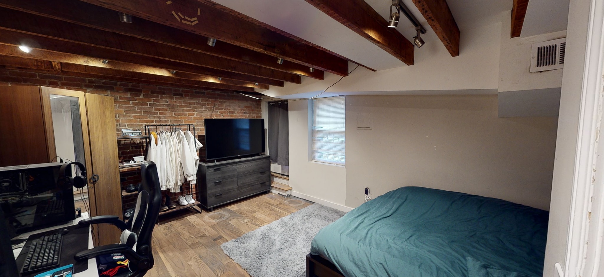 Building Photo - 83 Windsor St