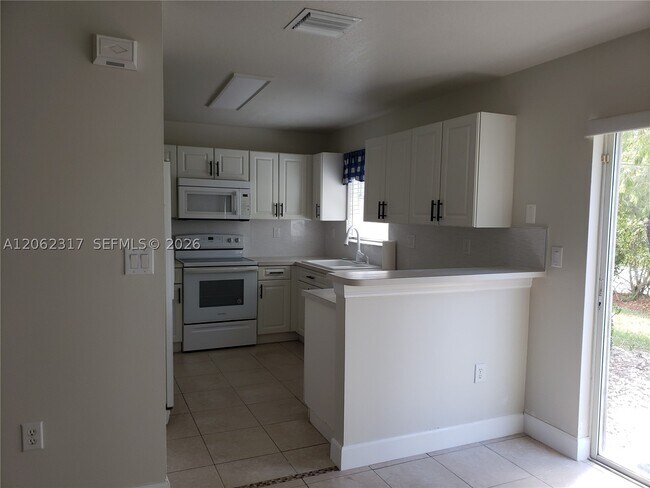 Building Photo - 2201 NW 170th Ave