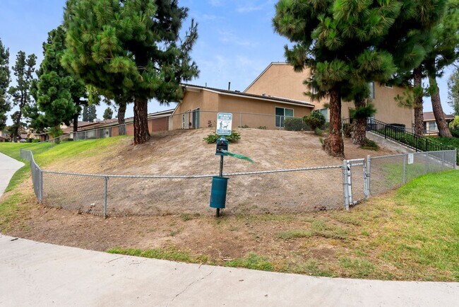 Building Photo - 6908 Camphor Ln
