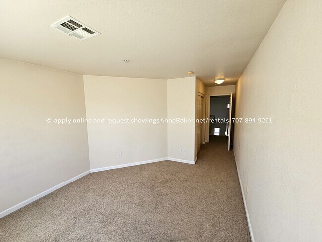 Building Photo - Close to Shopping Cloverdale 2 Bedroom Available Now