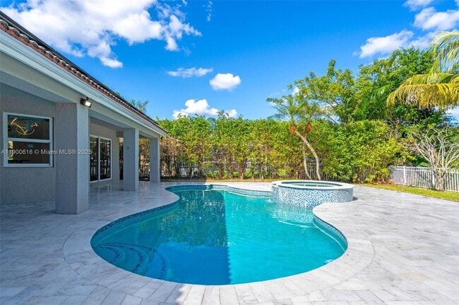 Building Photo - 425 SW 198th Terrace