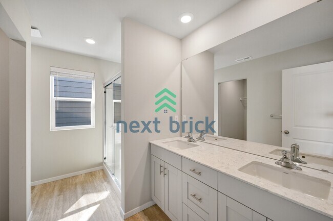 Building Photo - "Charming 3-Bed Home with 2.5 Baths in Picturesque Snohomish – 1720 Sq. Ft. of Comfort Awaits!"