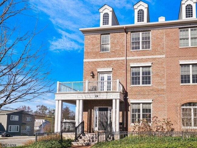 Building Photo - 19 Beresford Ln