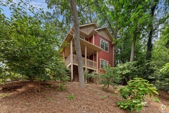 Building Photo - Modern Kenilworth Home