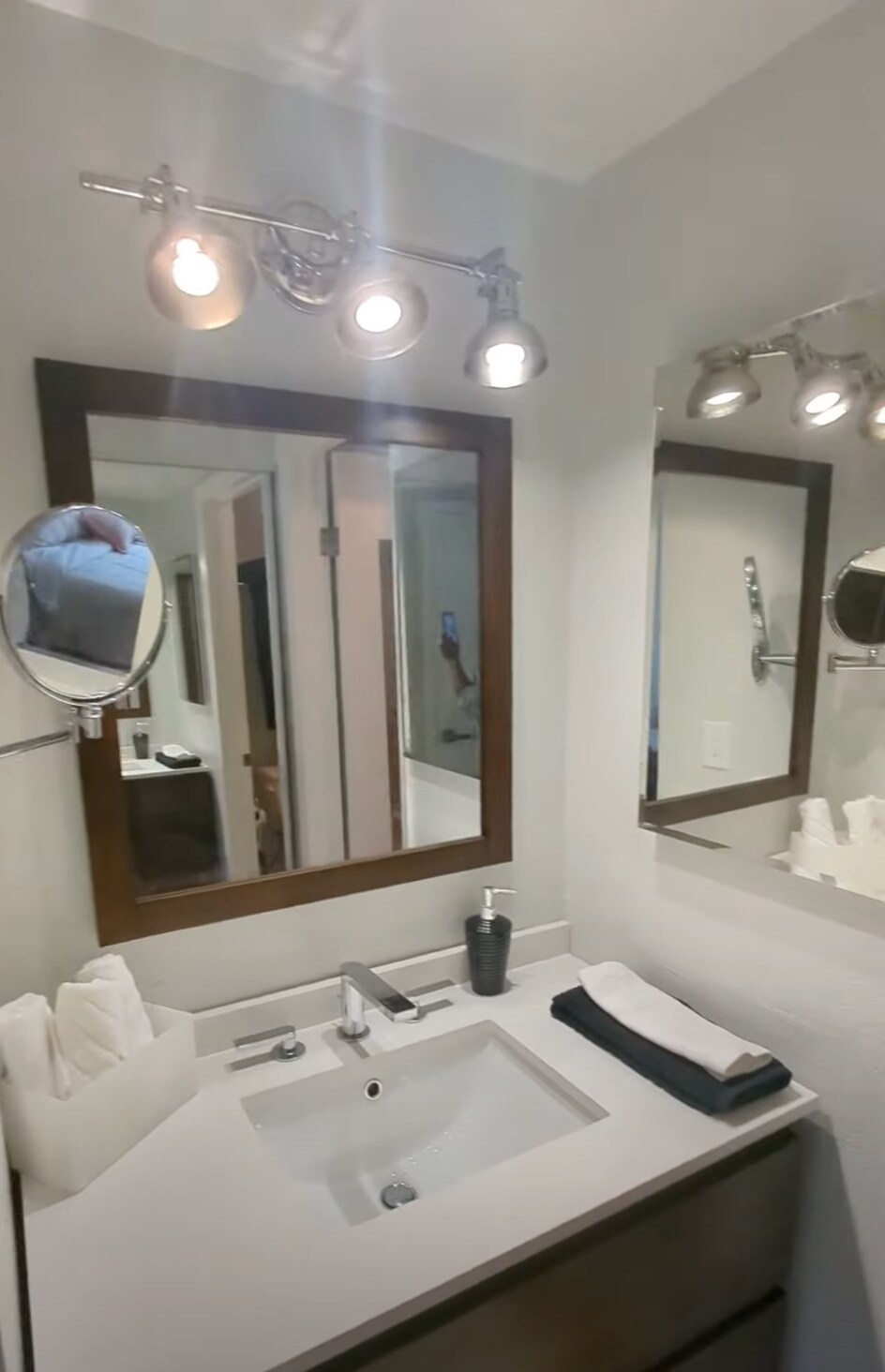 Building Photo - 2244 13th Ave W