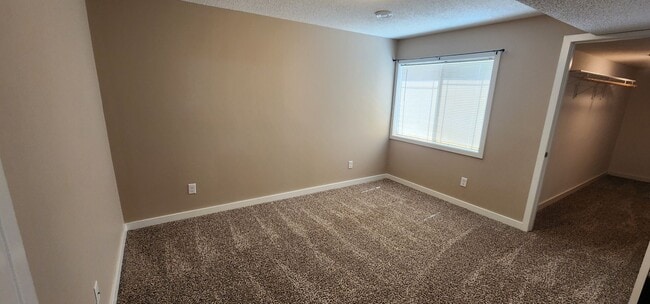 Building Photo - Beautiful 3 Bed, End Unit, Town Home for Rent