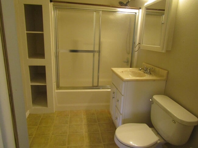 Building Photo - 12096 ID-21