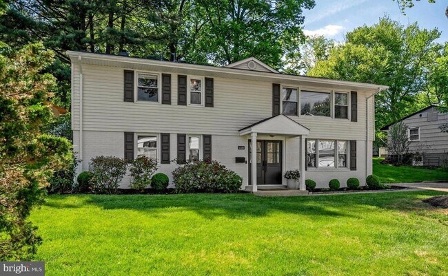 Building Photo - 1109 Hillcrest Dr SW