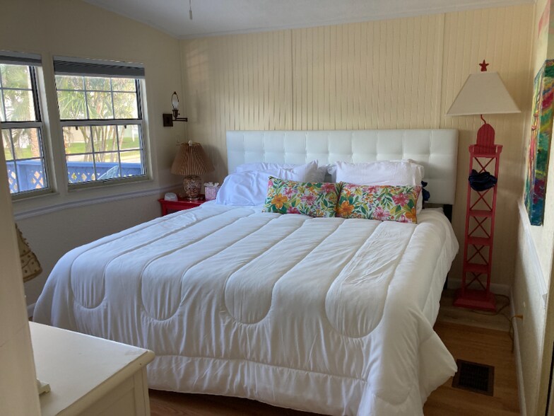 Building Photo - 2078 Nettles Blvd