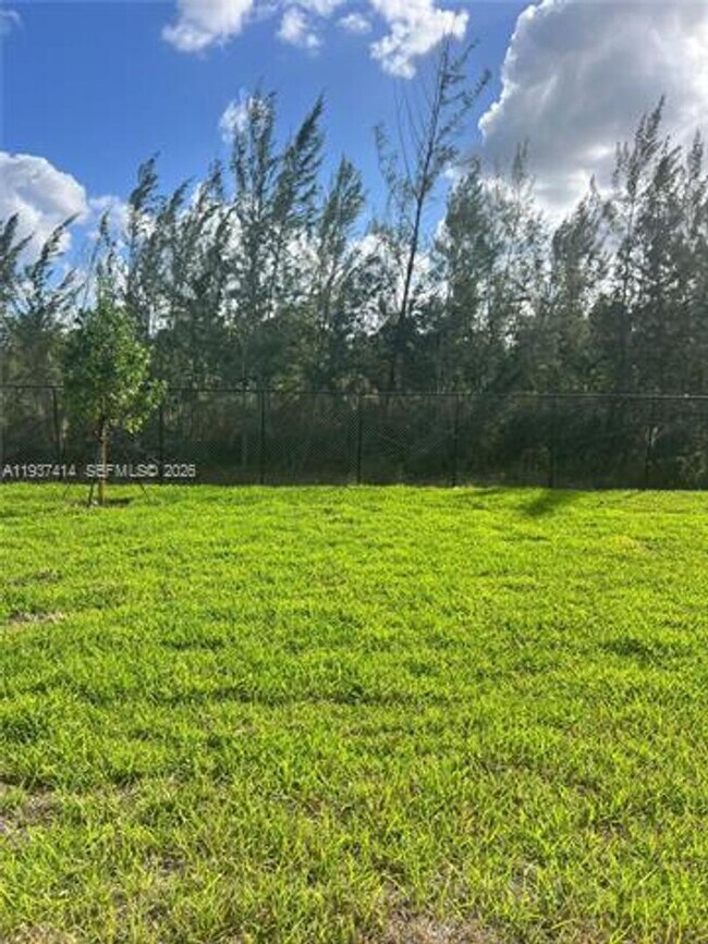 Building Photo - 2422 SE 30th St