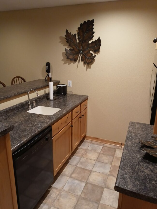 Building Photo - Short Term Winter Rental - 3 Bed / 5 Bath ...