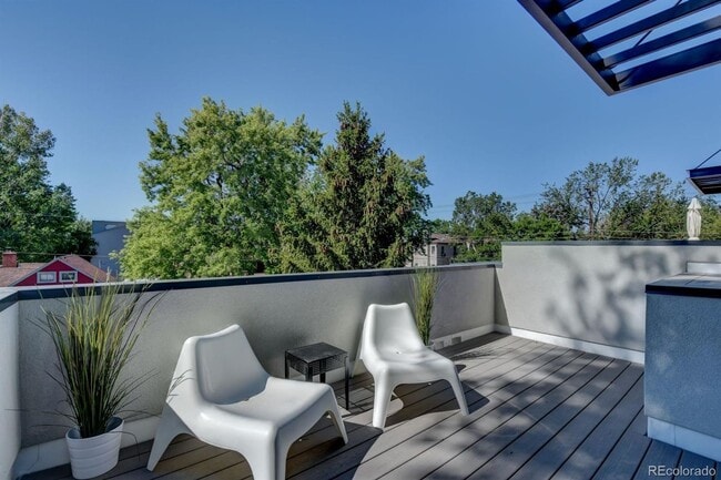 Building Photo - Cherry Creek Townhome - 4 Bed, 4 Bath, Detached Garage