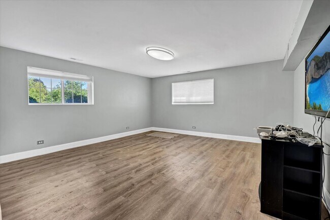 Building Photo - 1719 W Lexington Dr