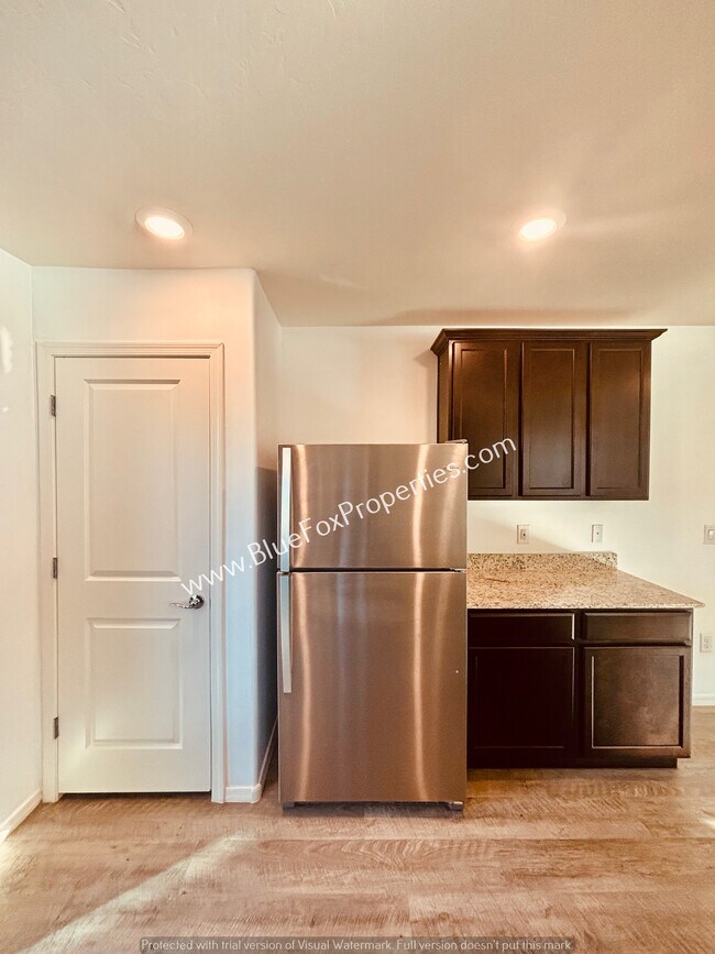 Building Photo - 12867 N Peony Dr