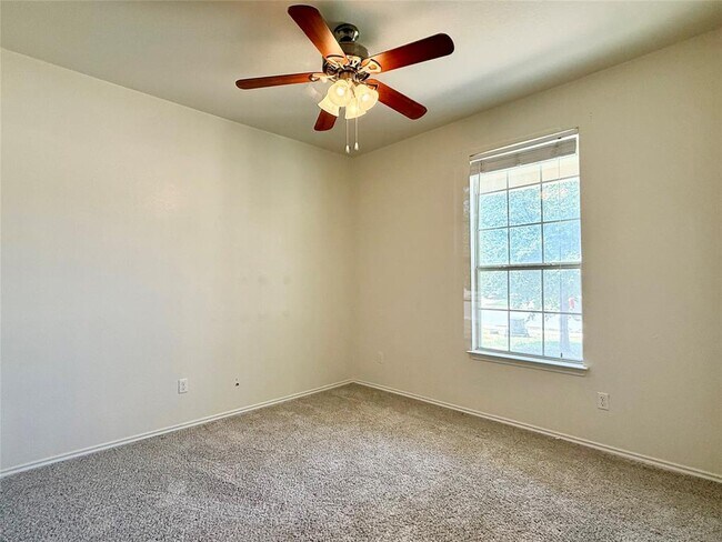 Building Photo - 132 Thrasher Cv