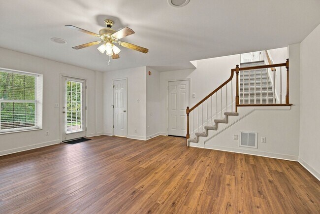 Building Photo - 605 Brelan Ct