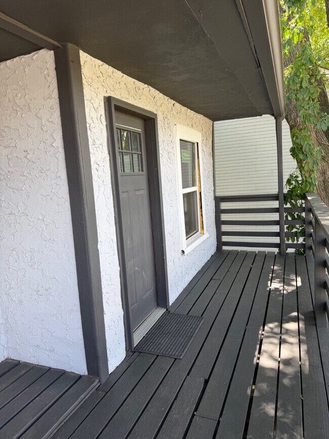 Building Photo - 612 Cabell Dr