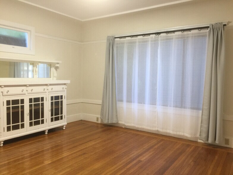 Building Photo - 3901-3907-3907 26th St