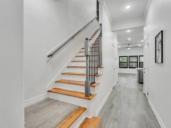 Building Photo - 7923 Bonaire St