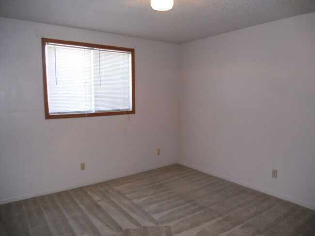 Building Photo - 2308 Lowell Dr