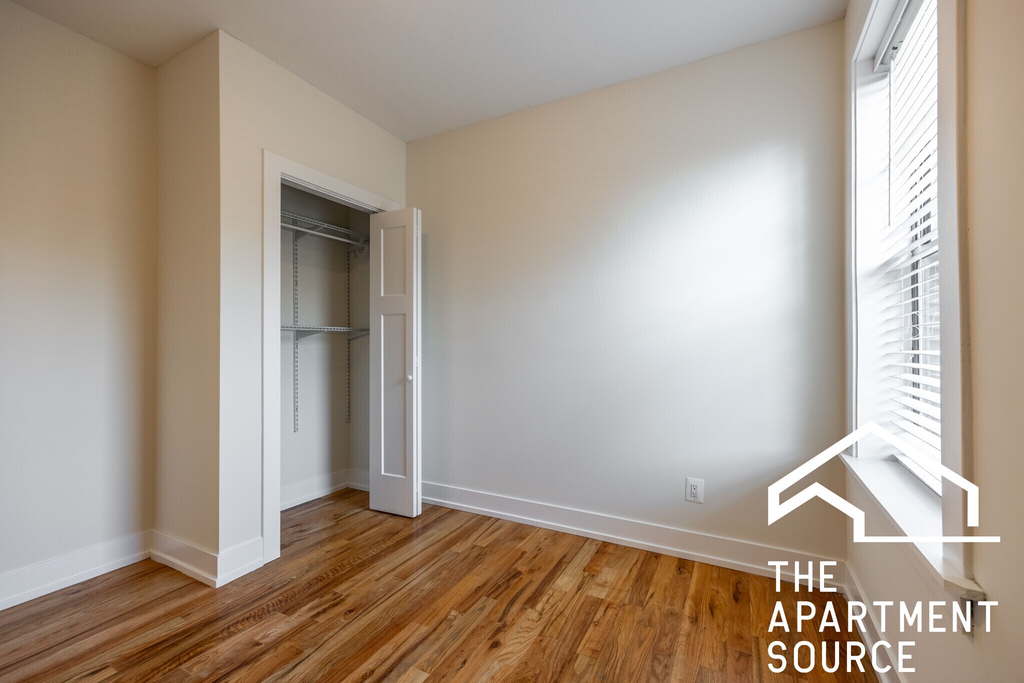 Building Photo - 3904 N Janssen Ave