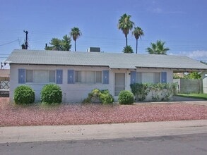 Building Photo - Check  Out This Charming 3 bedroom 2 bathroom in South Scottsdale Neighborhood!