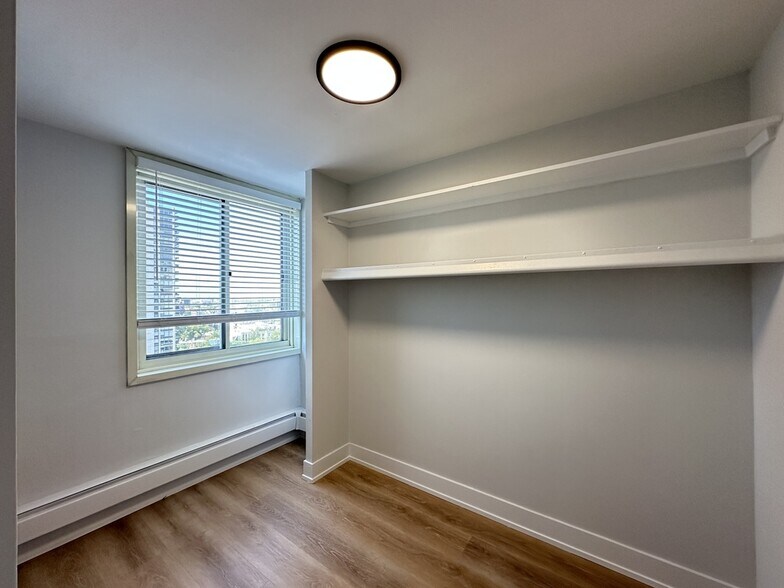 Building Photo - 1349 N Dearborn St