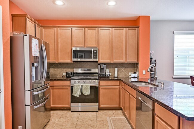 Building Photo - 2411 Lakecrest Town Dr