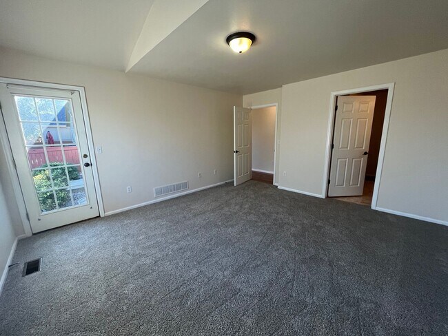 Building Photo - Beautiful Home in North East Fort Collins