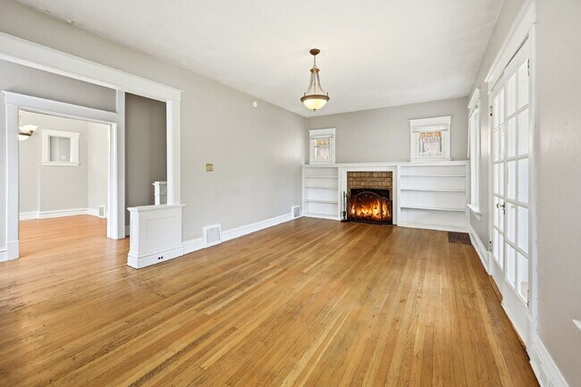 Building Photo - $4,720.95 with $300 off the first month's rent, 5 Beds - 5 Bath, Single Family Home in Denver wit...