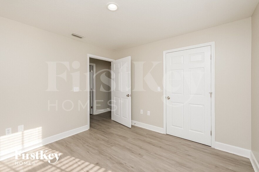 Building Photo - 5322 Plum Ave