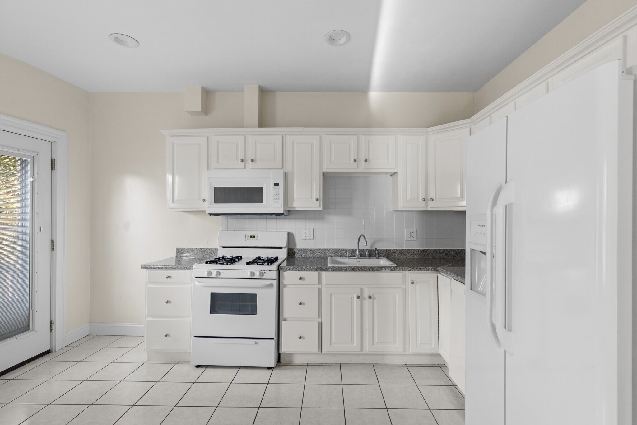 Building Photo - 56 Hobson St