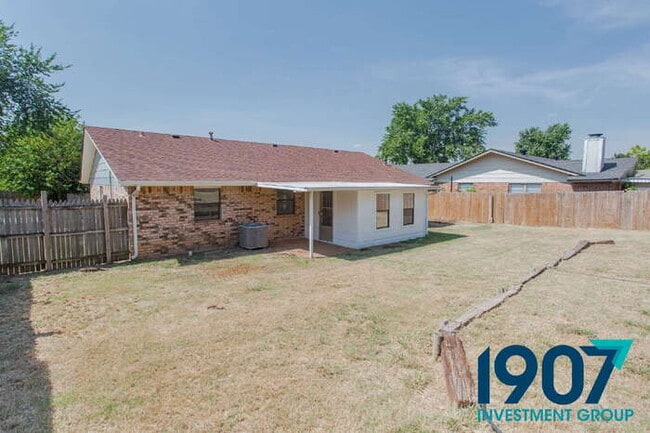 Building Photo - Spacious 5-Bedroom Home in Moore with Rece...