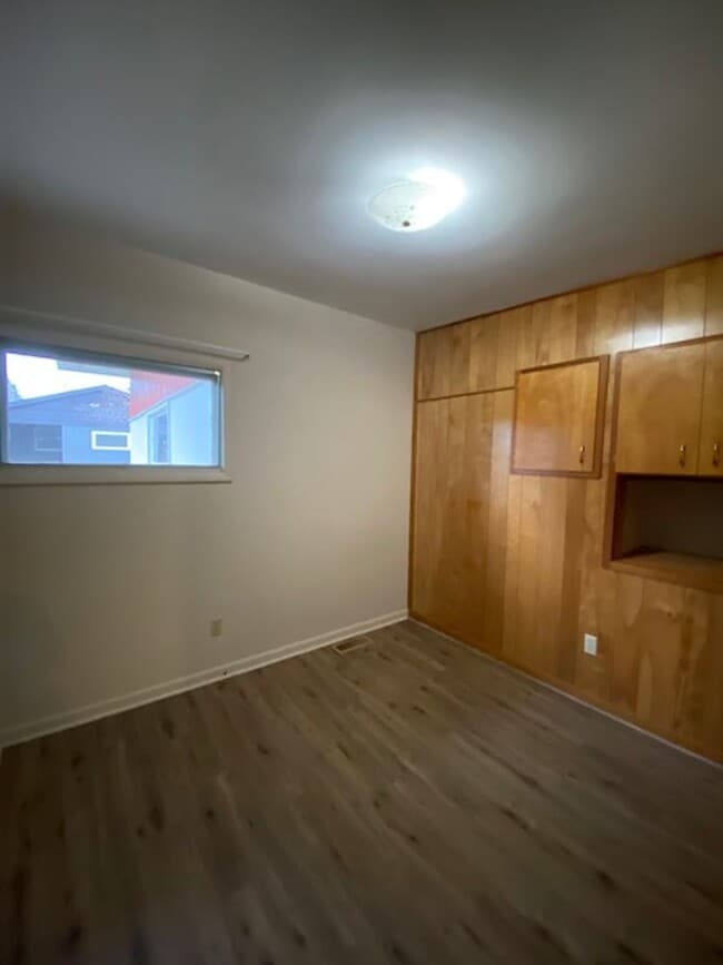 Building Photo - 708 Park Ave