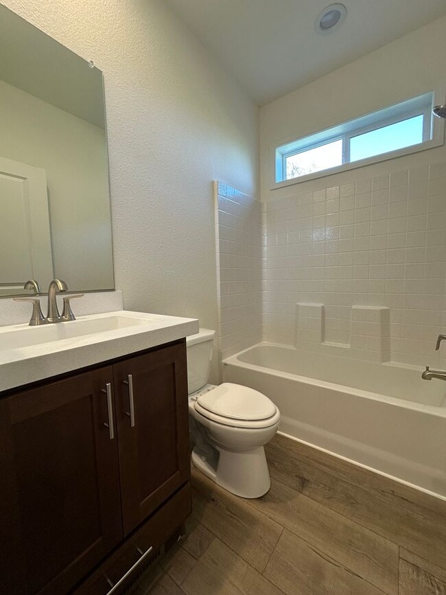 Building Photo - Rare horse property with huge workshop and dog kennels. Ready for move in