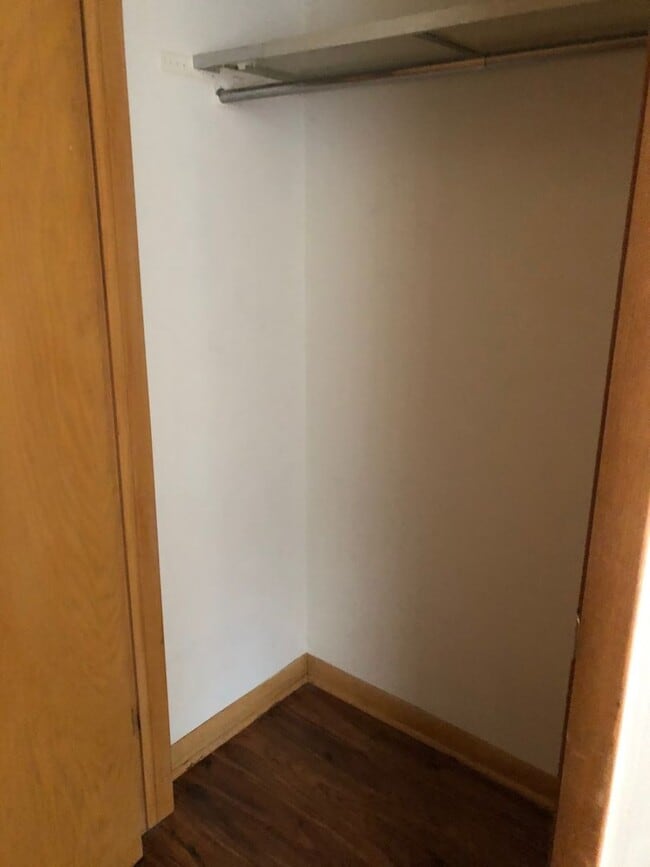 Building Photo - Modern, comfortable townhome living just steps from the Fox River and Oshkosh’s lively downtown.