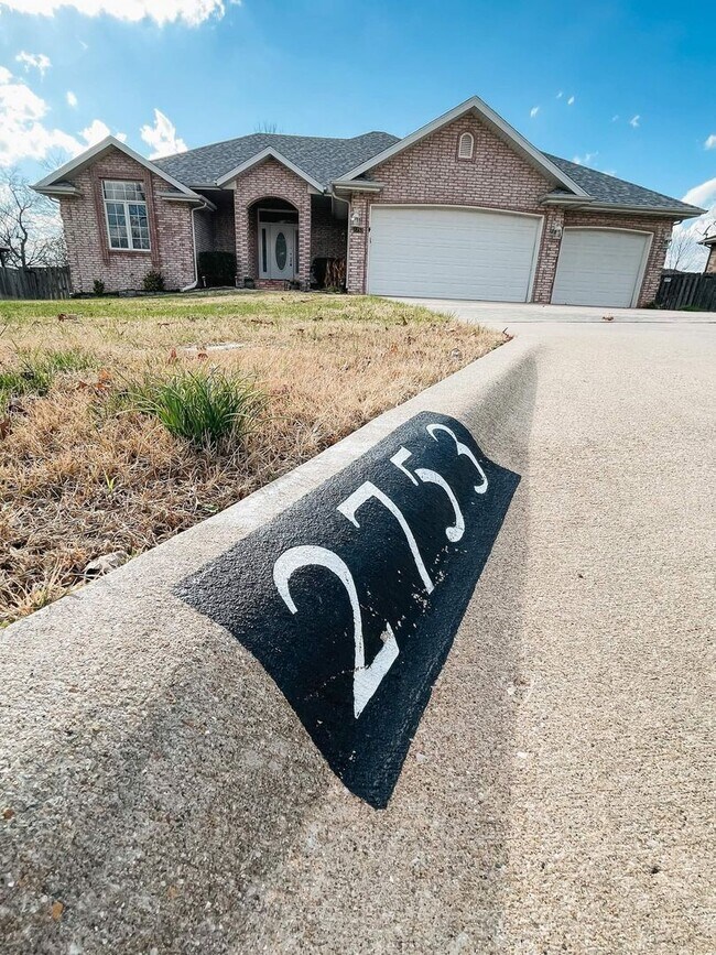 Building Photo - Lots Of New in Marlborough Manor w/ 3 Car Garage