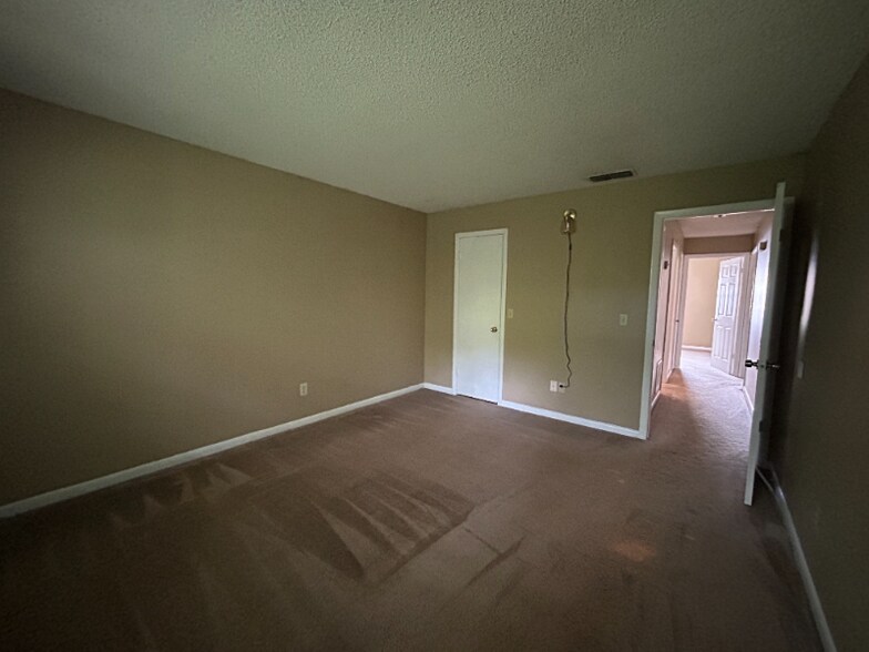 Building Photo - 7089 Balboa Dr
