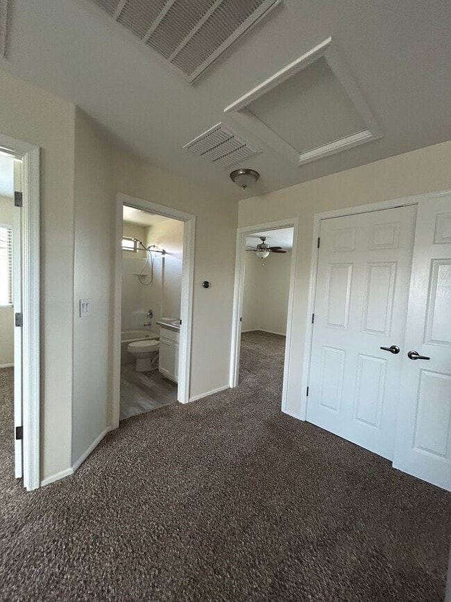 Building Photo - Three bedroom 2.5 bath two story home