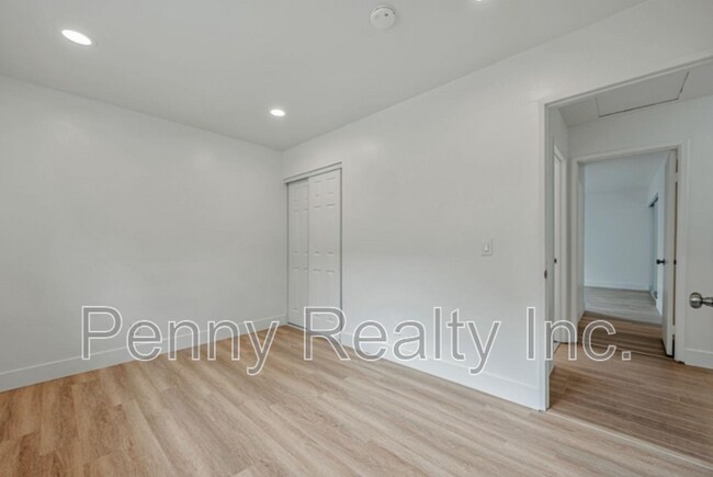 Building Photo - 6046 Reo Pl