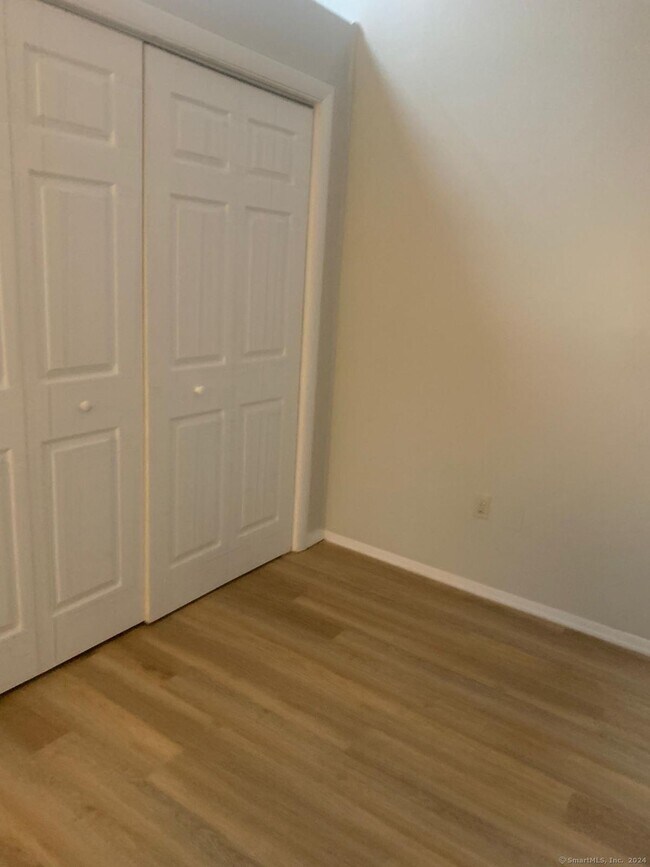 Building Photo - 3 Cinnamon Spring