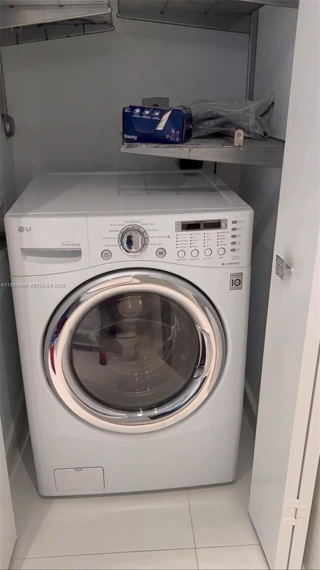 Building Photo - 690 SW 1st Ct