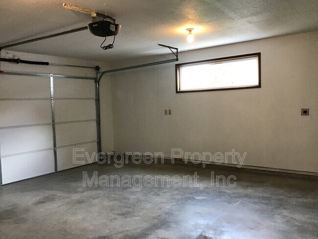 Building Photo - 24380 SE Bohna Park Rd