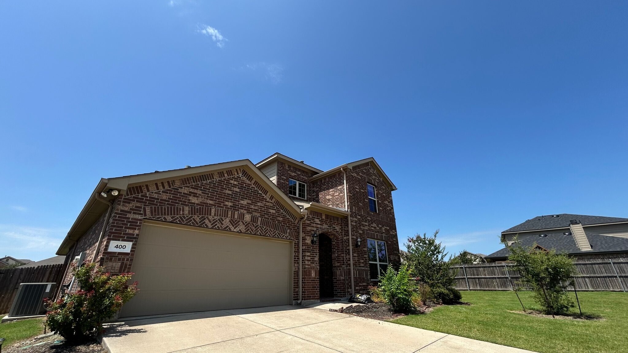 Building Photo - 400 Plum Ct
