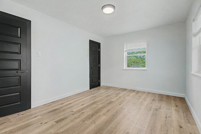 Building Photo - 502 Rogers Way