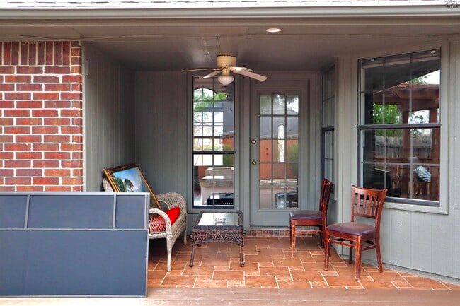 Building Photo - 19 Pilot Point Dr