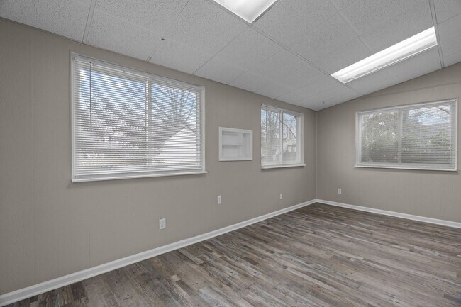 Building Photo - Charming 3-Bedroom, 1-Bath Single-Family Home