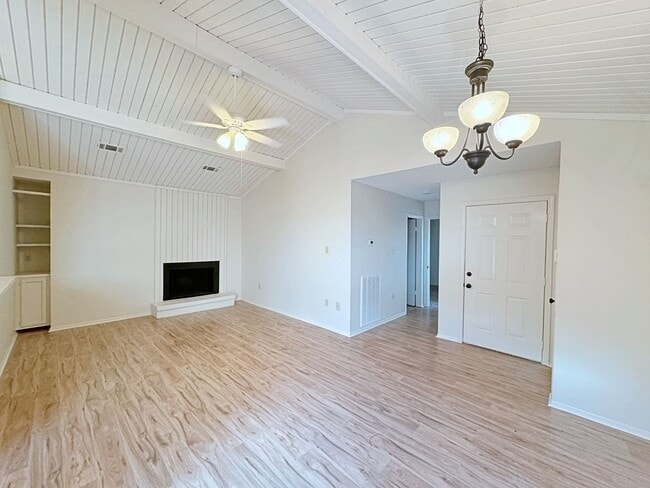 Building Photo - 2 Bedroom Condo for rent off Essen Lane